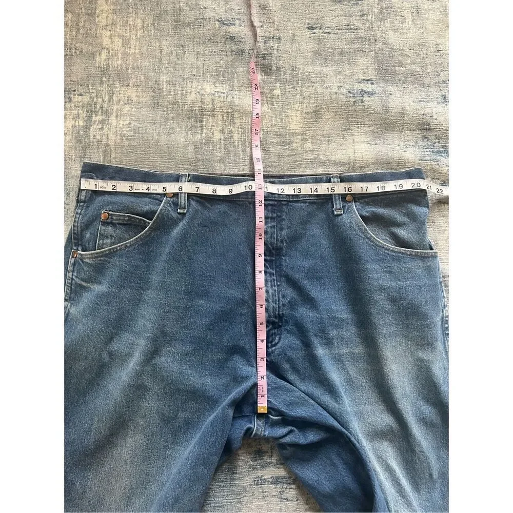 Wrangler Cowboy Cut Relaxed Fit Jeans w Tapered Leg 42 x 30
